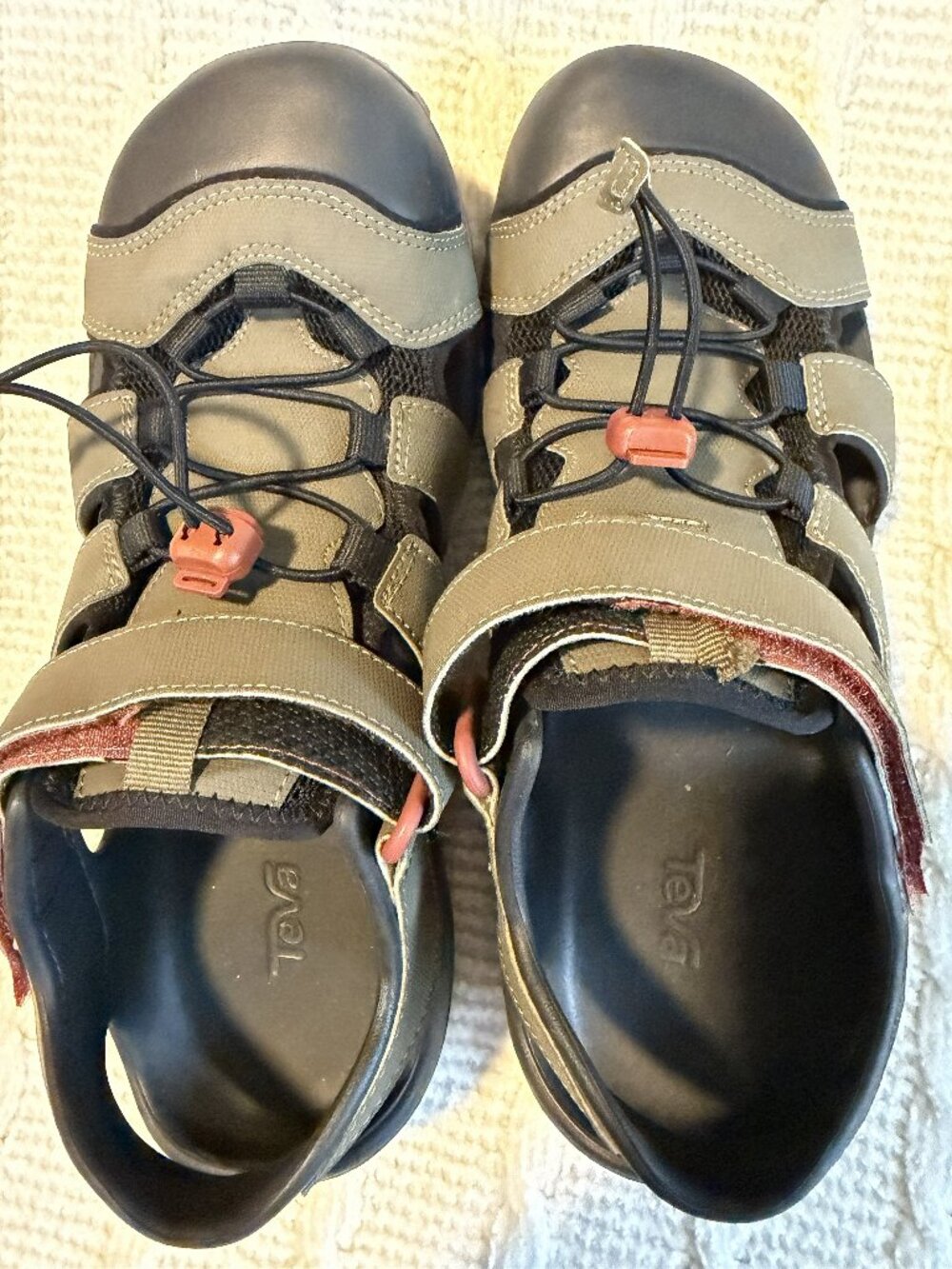 Youth Boys closed-toe Tevas